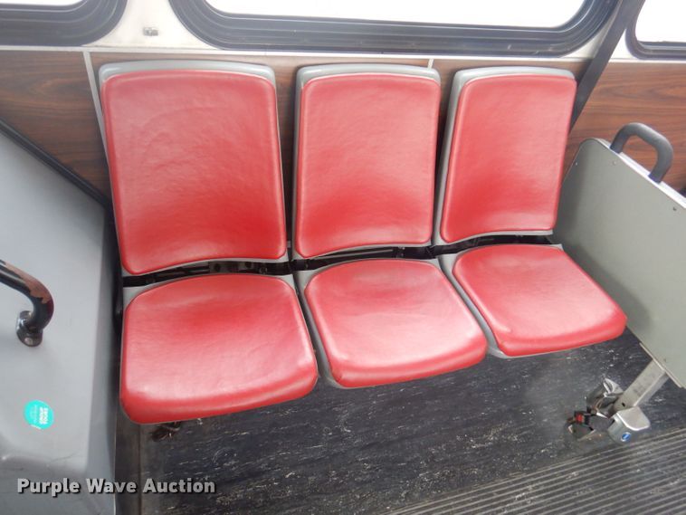 image for item DA5340 2003 Gillig G27B102N4  coach bus