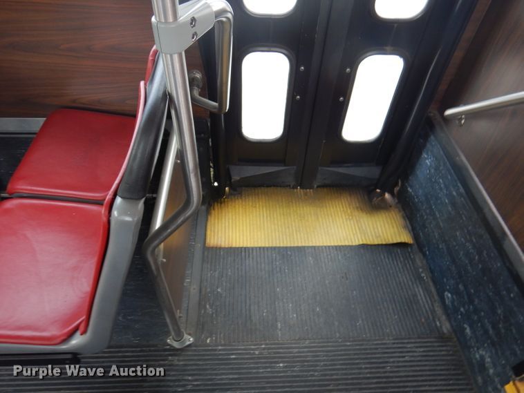 image for item DA5340 2003 Gillig G27B102N4  coach bus