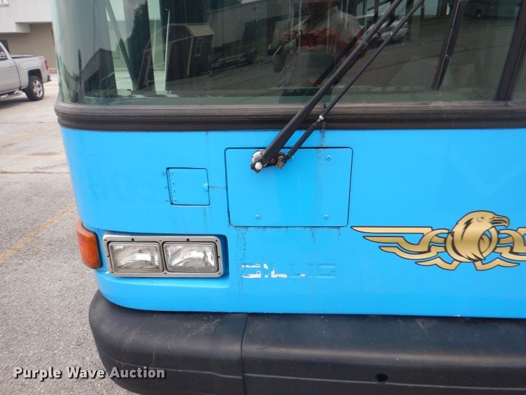 image for item DA5340 2003 Gillig G27B102N4  coach bus