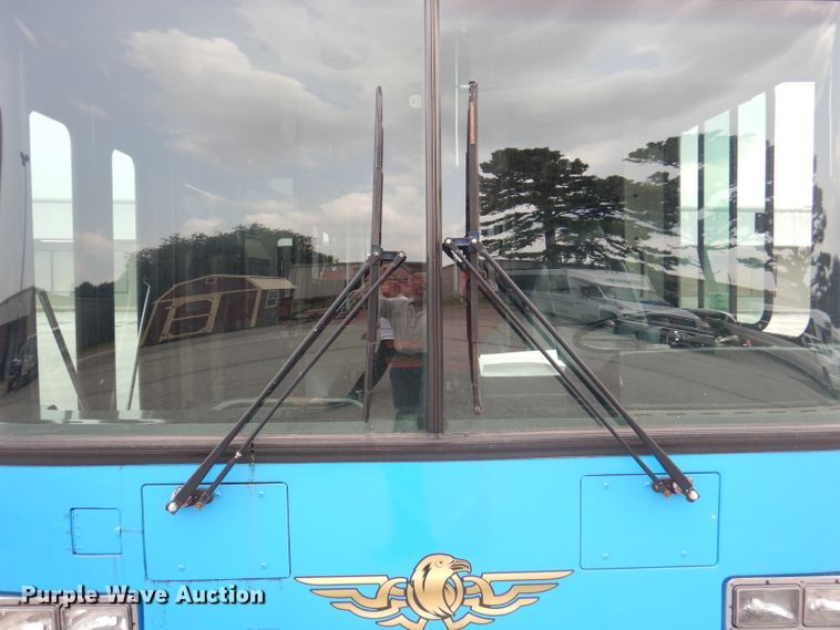 image for item DA5340 2003 Gillig G27B102N4  coach bus