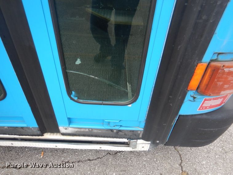 image for item DA5340 2003 Gillig G27B102N4  coach bus