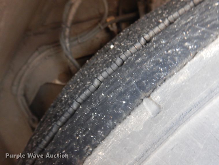 image for item DA5340 2003 Gillig G27B102N4  coach bus