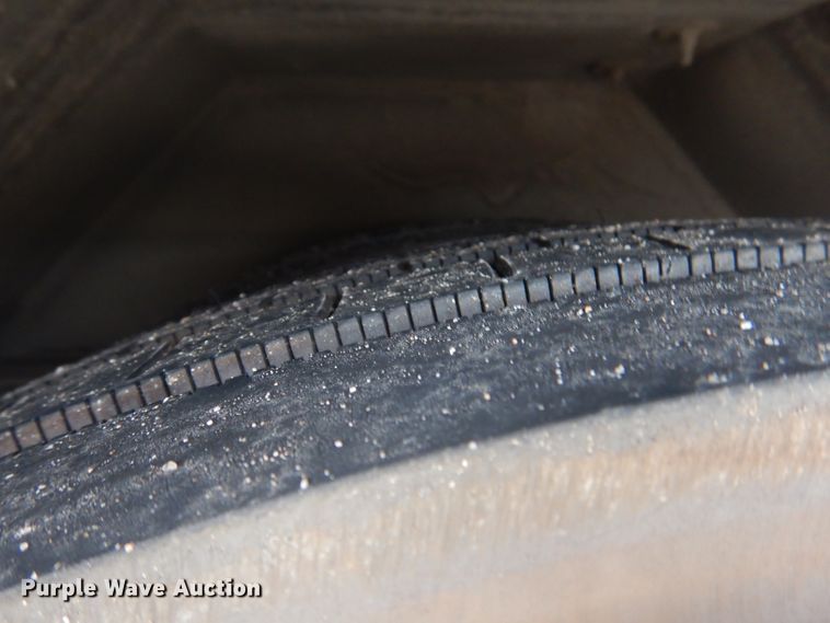 image for item DA5340 2003 Gillig G27B102N4  coach bus