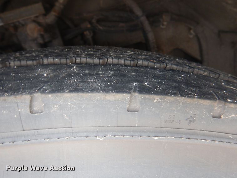 image for item DA5340 2003 Gillig G27B102N4  coach bus