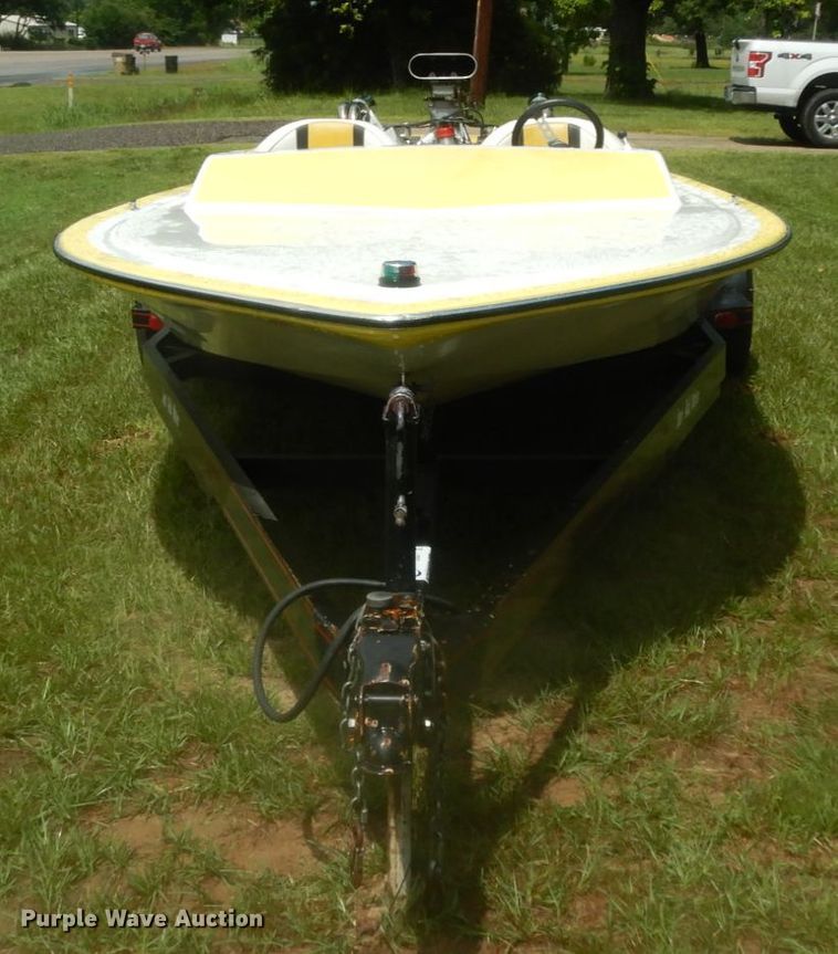 image for item DC2011 1977 Manta Ray  boat