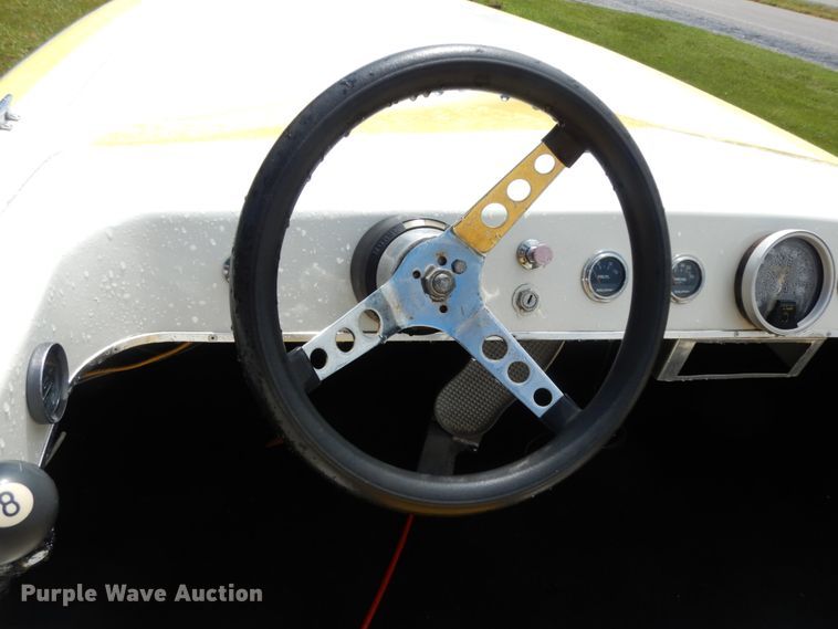 image for item DC2011 1977 Manta Ray  boat