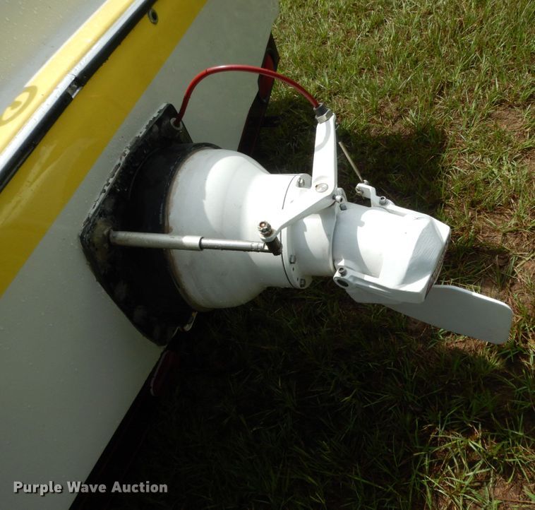 image for item DC2011 1977 Manta Ray  boat