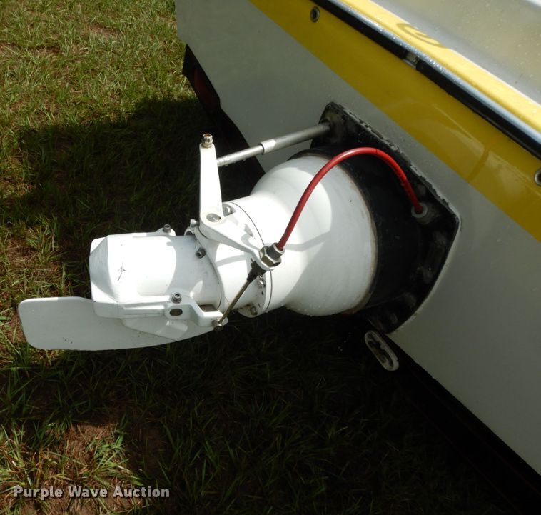 image for item DC2011 1977 Manta Ray  boat