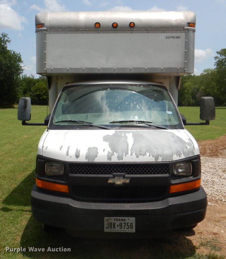 image for item DH7266 2005 Chevrolet Express 3500  box truck