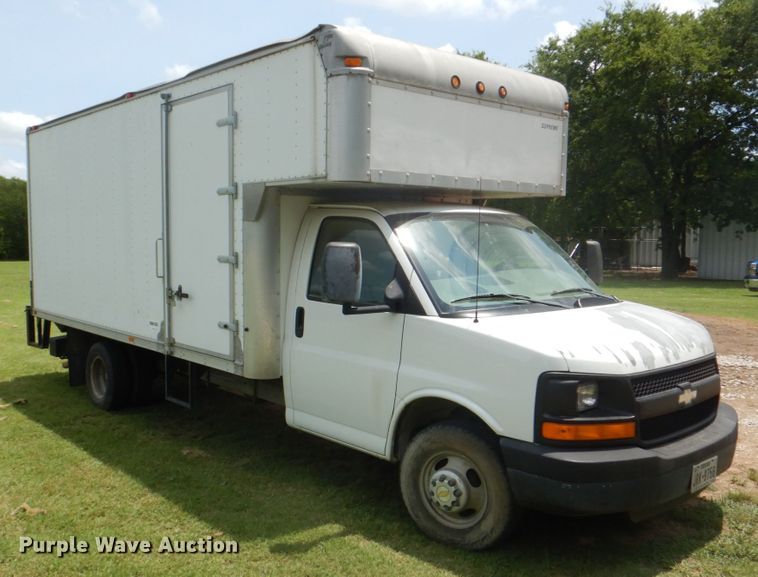 image for item DH7266 2005 Chevrolet Express 3500  box truck