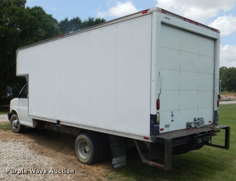 image for item DH7266 2005 Chevrolet Express 3500  box truck