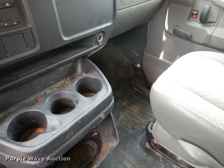 image for item DH7266 2005 Chevrolet Express 3500  box truck