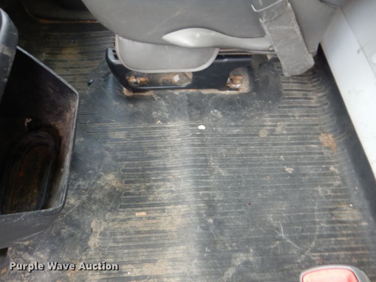 image for item DH7266 2005 Chevrolet Express 3500  box truck