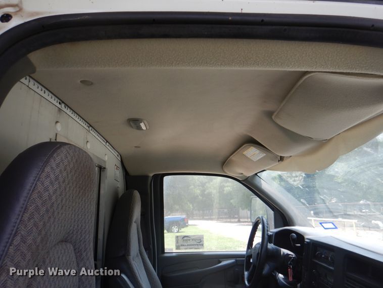 image for item DH7266 2005 Chevrolet Express 3500  box truck