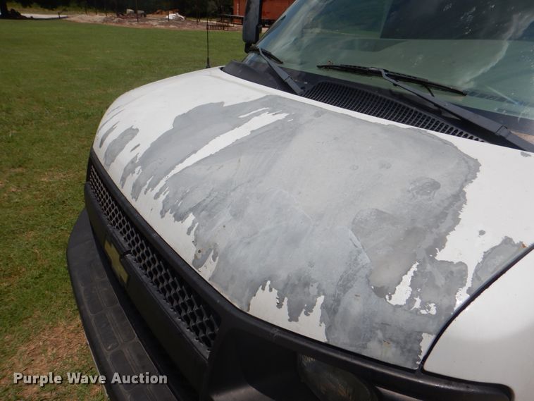 image for item DH7266 2005 Chevrolet Express 3500  box truck