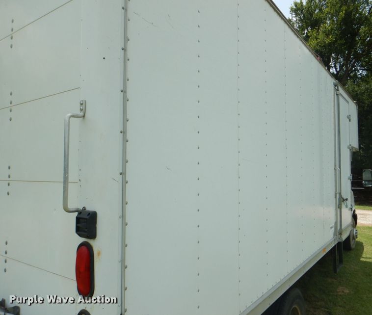 image for item DH7266 2005 Chevrolet Express 3500  box truck