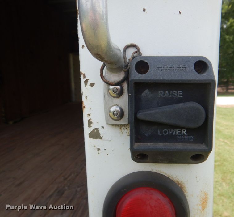 image for item DH7266 2005 Chevrolet Express 3500  box truck