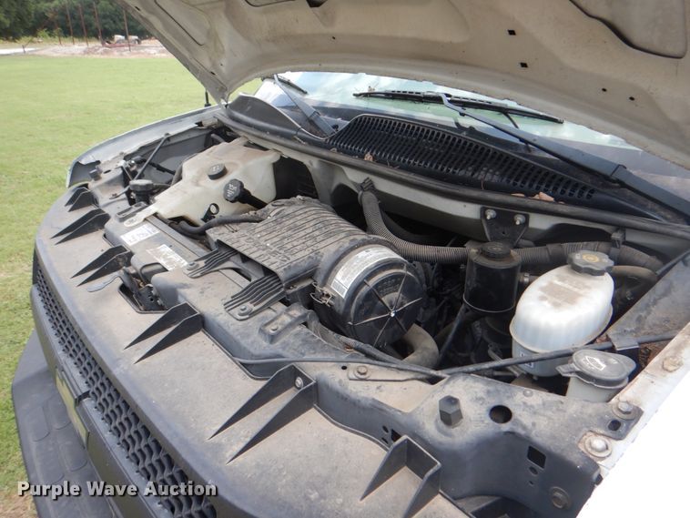 image for item DH7266 2005 Chevrolet Express 3500  box truck