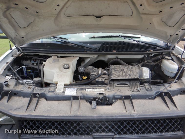 image for item DH7266 2005 Chevrolet Express 3500  box truck