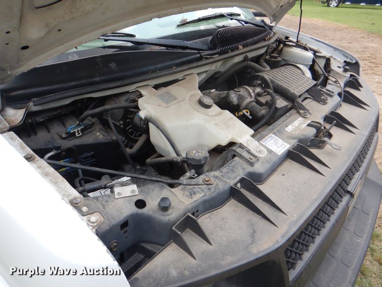 image for item DH7266 2005 Chevrolet Express 3500  box truck