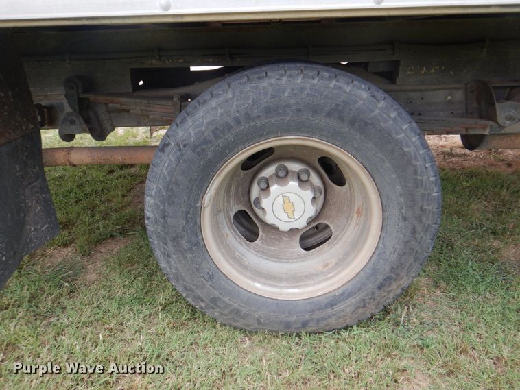 image for item DH7266 2005 Chevrolet Express 3500  box truck