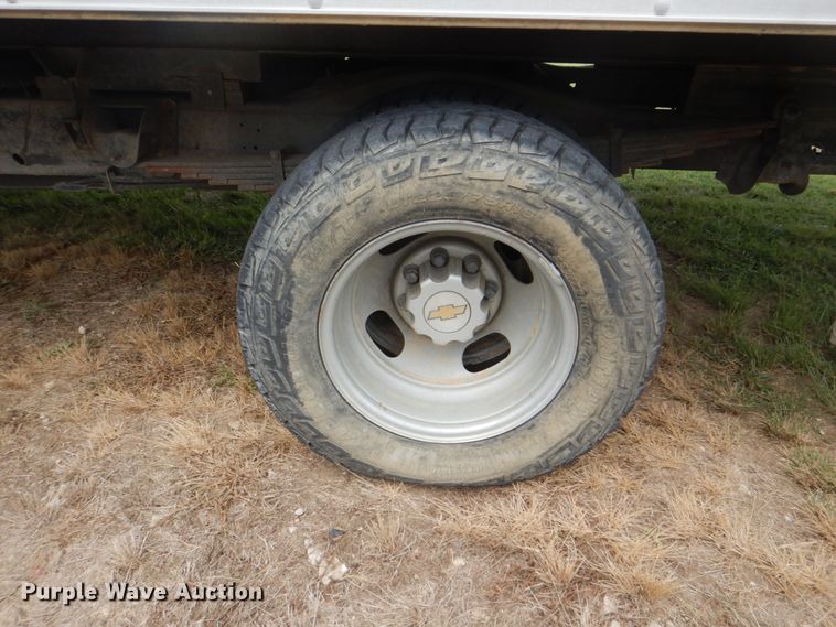 image for item DH7266 2005 Chevrolet Express 3500  box truck