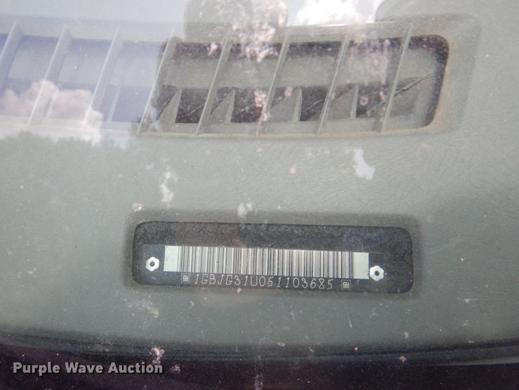 image for item DH7266 2005 Chevrolet Express 3500  box truck