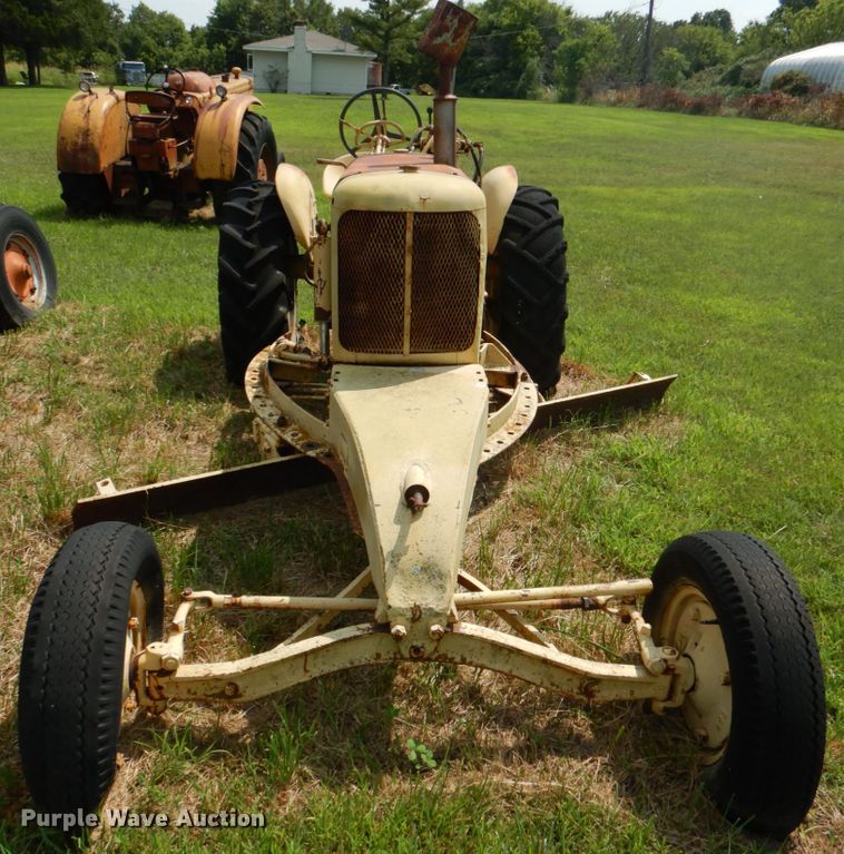 image for item DL0529 Allis Chalmers  rigid frame motor grader