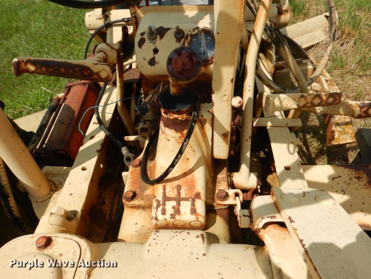 image for item DL0529 Allis Chalmers  rigid frame motor grader