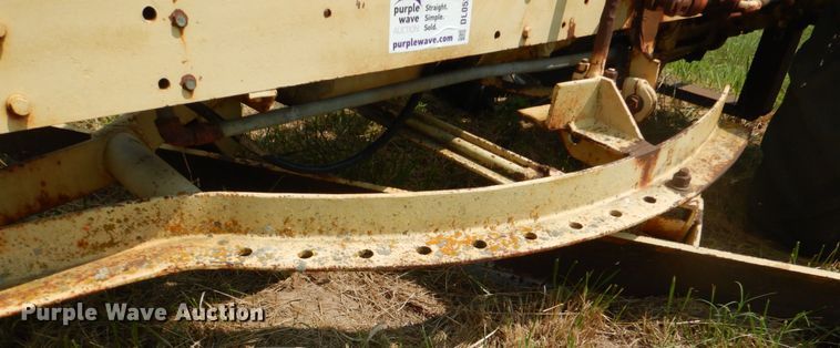 image for item DL0529 Allis Chalmers  rigid frame motor grader