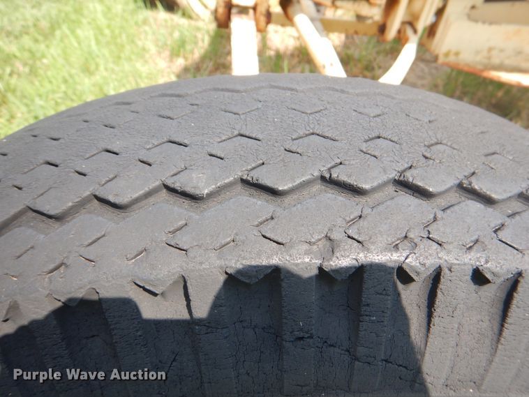 image for item DL0529 Allis Chalmers  rigid frame motor grader