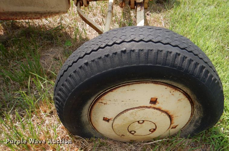 image for item DL0529 Allis Chalmers  rigid frame motor grader