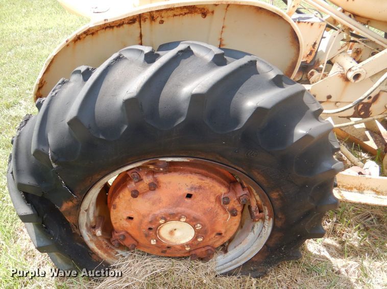 image for item DL0529 Allis Chalmers  rigid frame motor grader