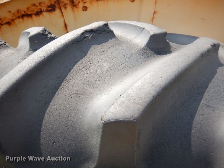 image for item DL0529 Allis Chalmers  rigid frame motor grader