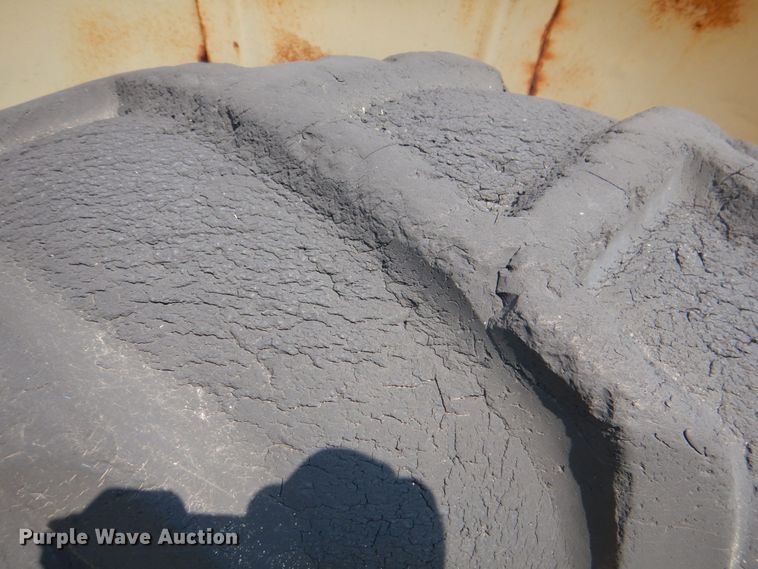 image for item DL0529 Allis Chalmers  rigid frame motor grader