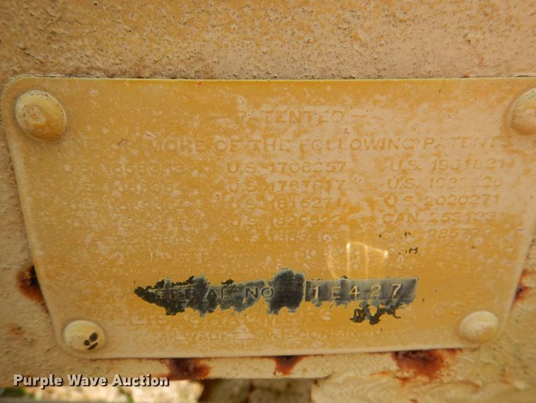 image for item DL0529 Allis Chalmers  rigid frame motor grader