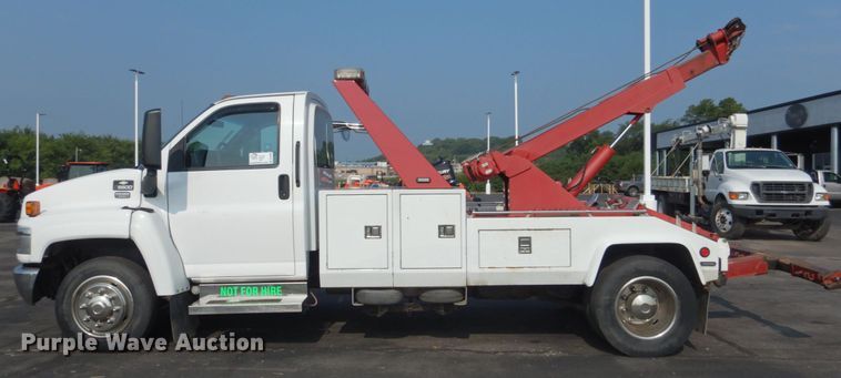 image for item DL4995 2003 Chevrolet C5500  tow truck