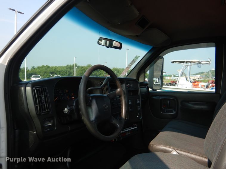 image for item DL4995 2003 Chevrolet C5500  tow truck