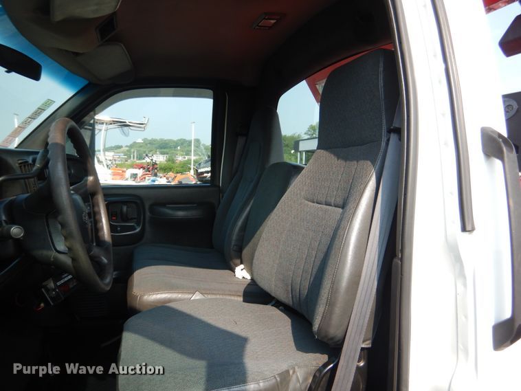 image for item DL4995 2003 Chevrolet C5500  tow truck