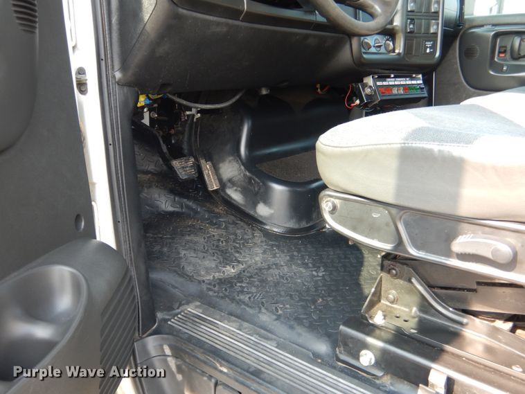 image for item DL4995 2003 Chevrolet C5500  tow truck