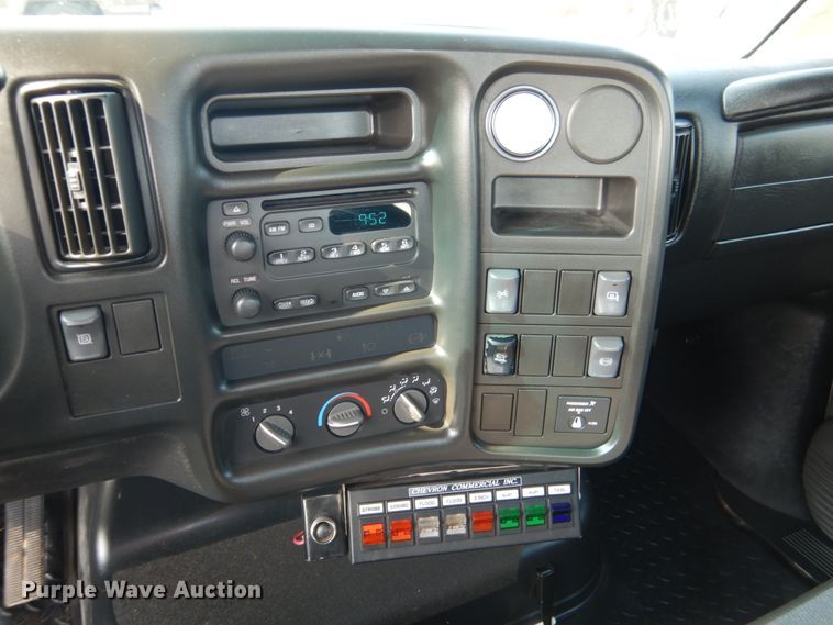 image for item DL4995 2003 Chevrolet C5500  tow truck