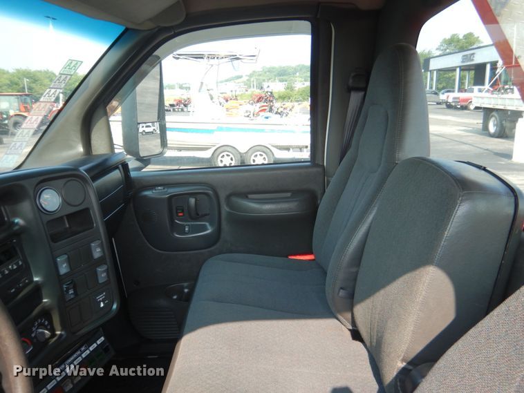 image for item DL4995 2003 Chevrolet C5500  tow truck