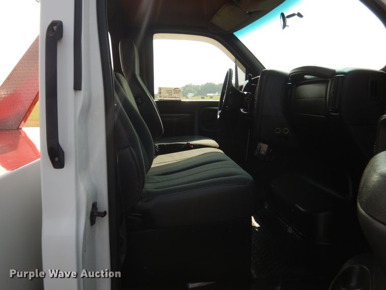 image for item DL4995 2003 Chevrolet C5500  tow truck