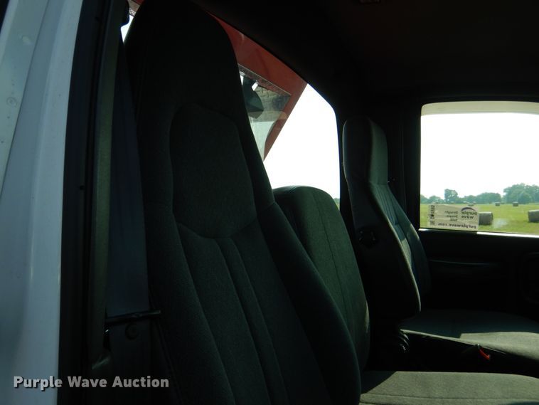 image for item DL4995 2003 Chevrolet C5500  tow truck