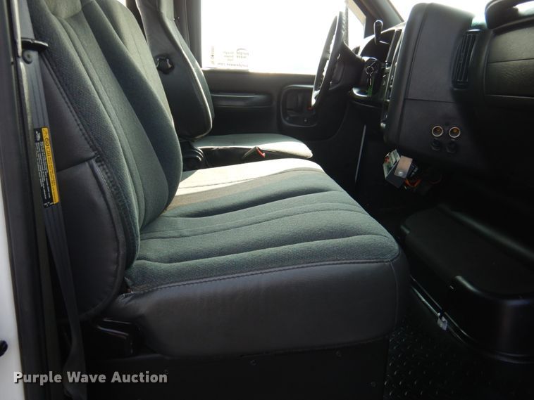 image for item DL4995 2003 Chevrolet C5500  tow truck