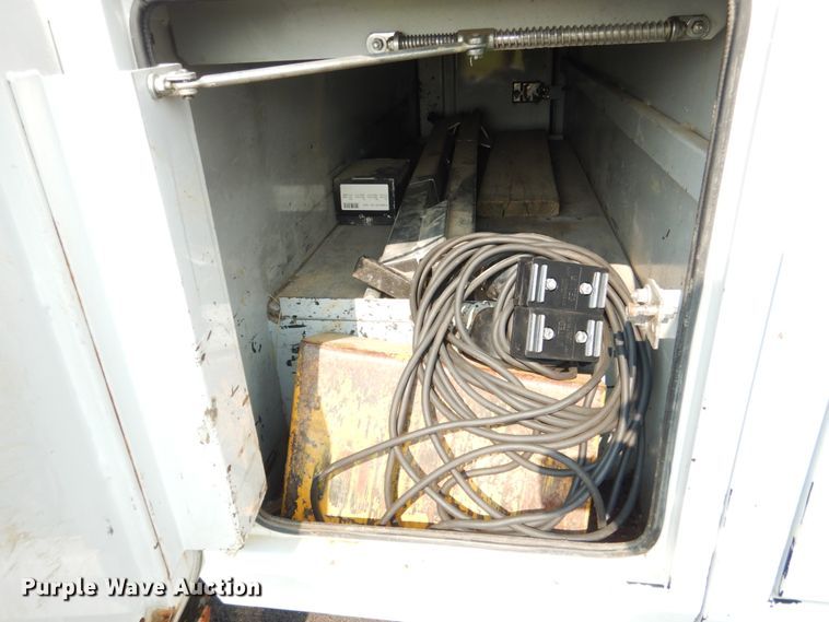 image for item DL4995 2003 Chevrolet C5500  tow truck