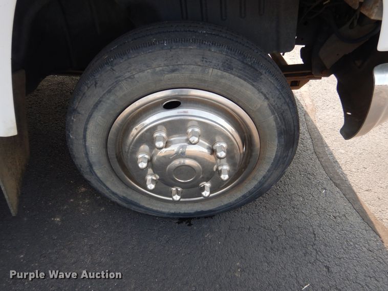 image for item DL4995 2003 Chevrolet C5500  tow truck