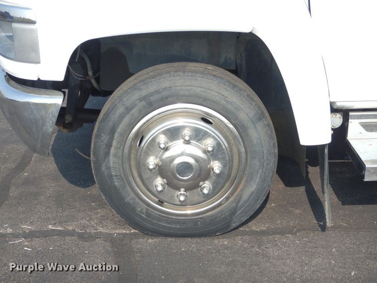 image for item DL4995 2003 Chevrolet C5500  tow truck