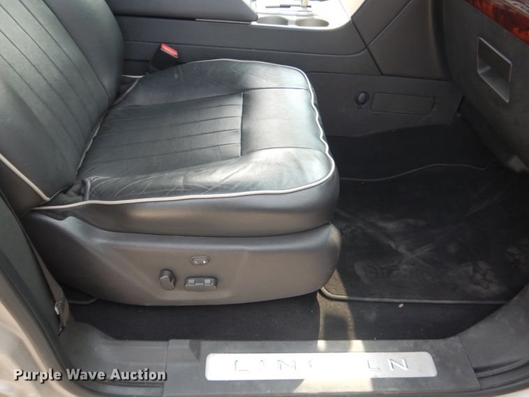 image for item DL5000 2006 Lincoln Navigator  SUV