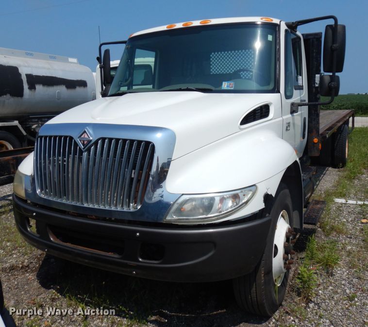 image for item DL5494 2005 International 4300 SBA  flatbed truck
